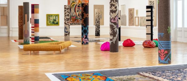 Carpet pop up banner